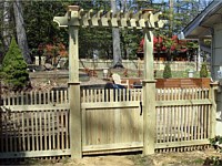 <b>Wood Picket Fence</b>